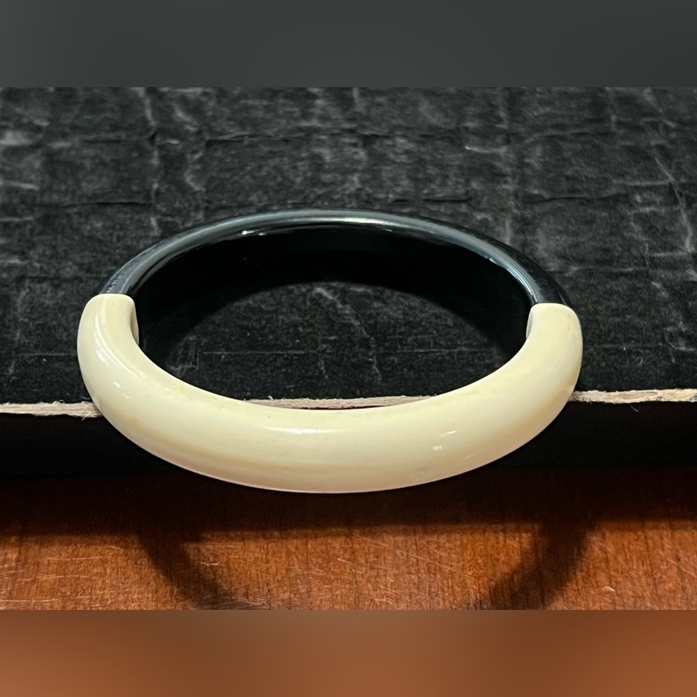 Vintage 80’s Black and Cream Bangle Bracelet size 3